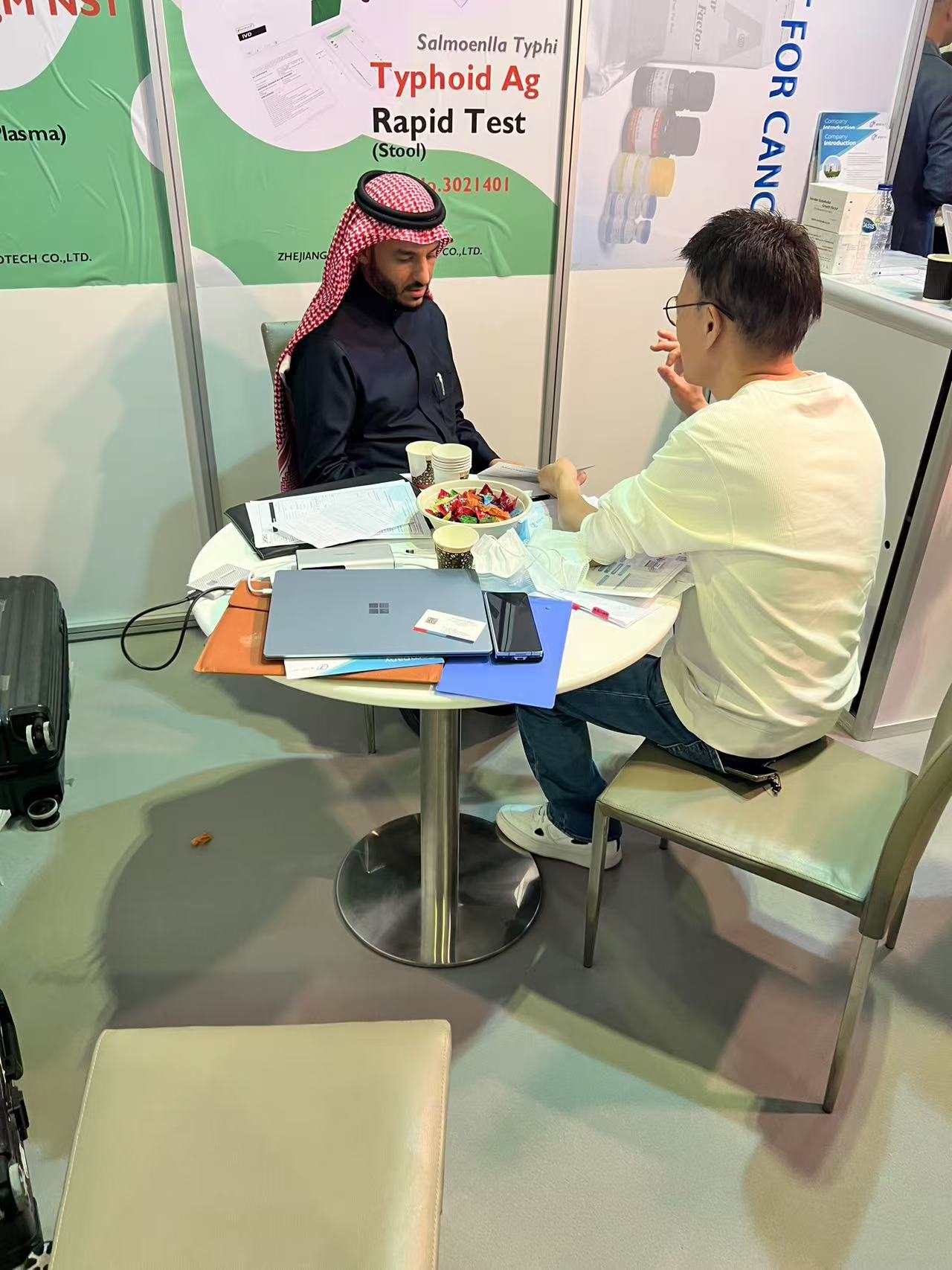 Safheal customer discussion at MEDLAB Middle East 2025