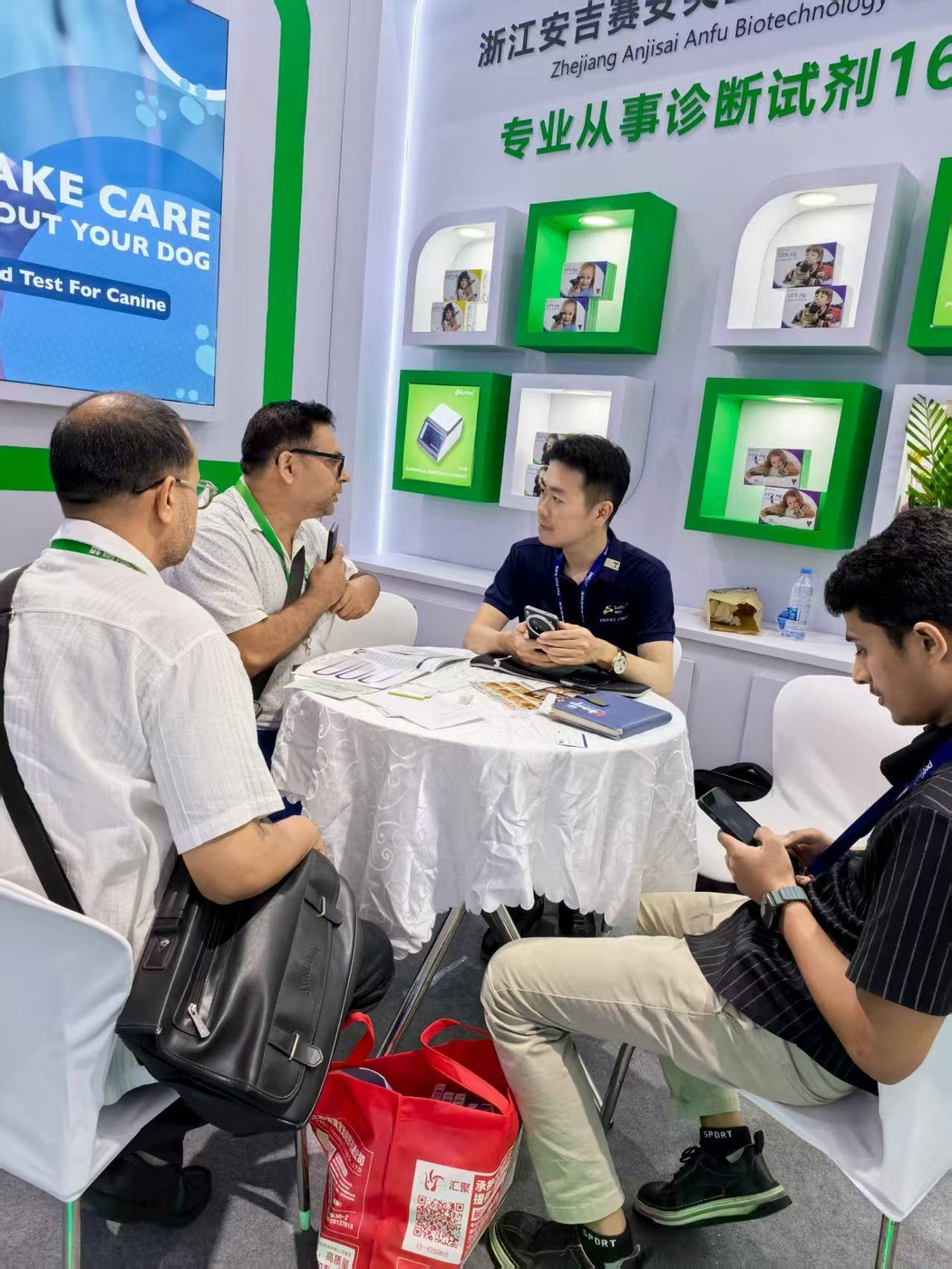 Safheal team meeting customers at Pet Fair Asia 2025