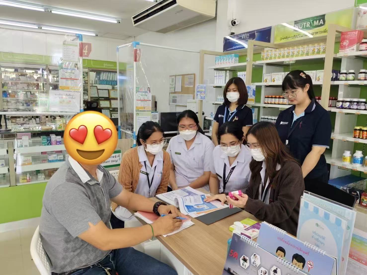 当地团队进行产品沟通与终端培训